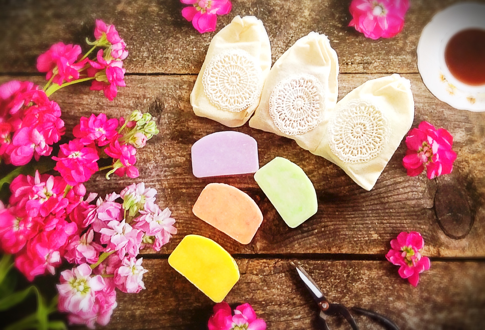 1-mini-soap-in-cotton-bag.jpg 1-mini-soap-in-cotton-bag.jpg